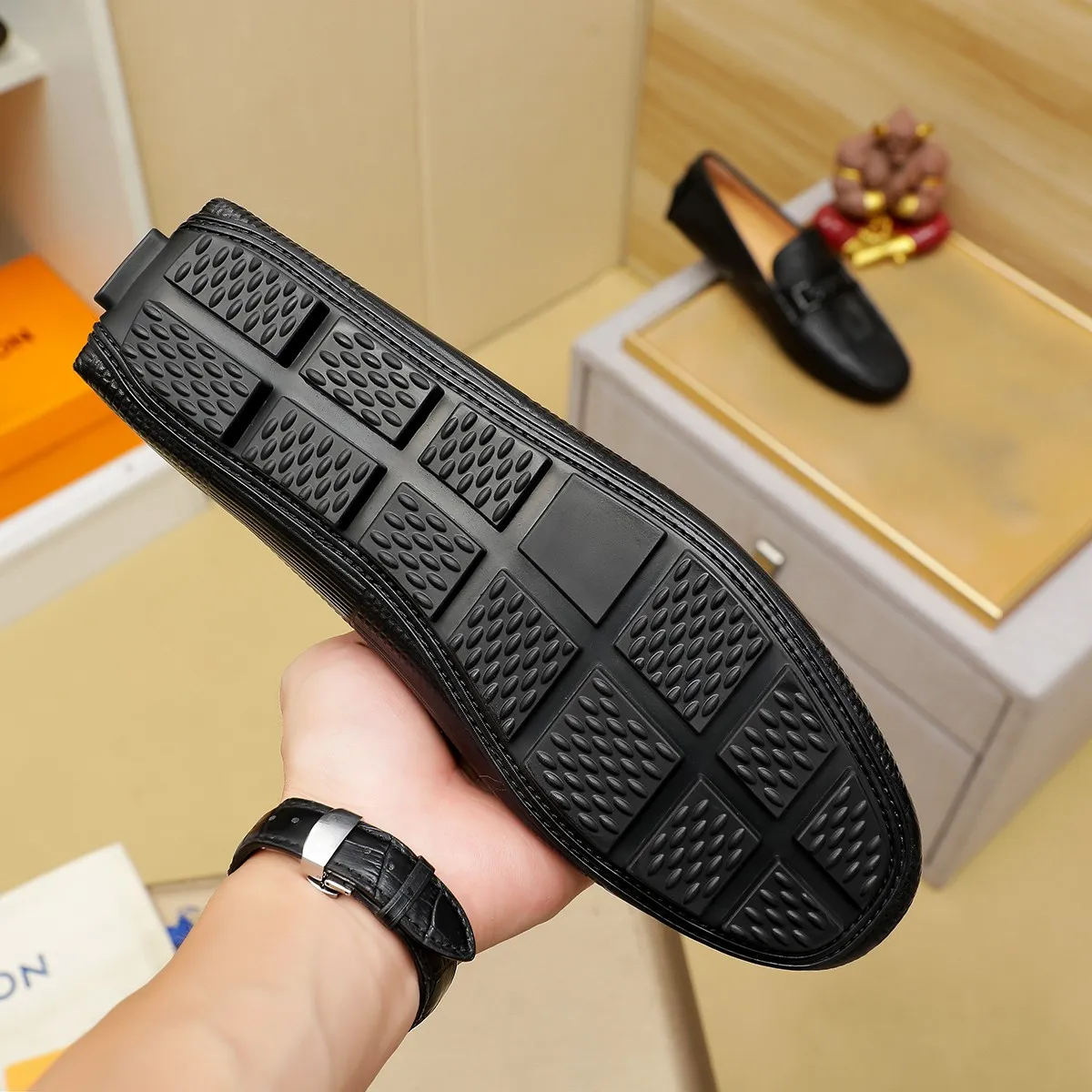 Men's shoes 💰360 💰 LV Louis Vuitton's top-quality Peaches men's shoes 💯Original copy of the official website, the upper is made of imported official website 1:1 material ❌Italian 🇮🇹 cowhide surface, imported pigskin lining. It’s definitely not made with ordinary craftsmanship, it’s the model used by celebrities! The factory’s craftsmanship is designed to create the most perfect shoes for trendy men! Colors available! 38-44 yards